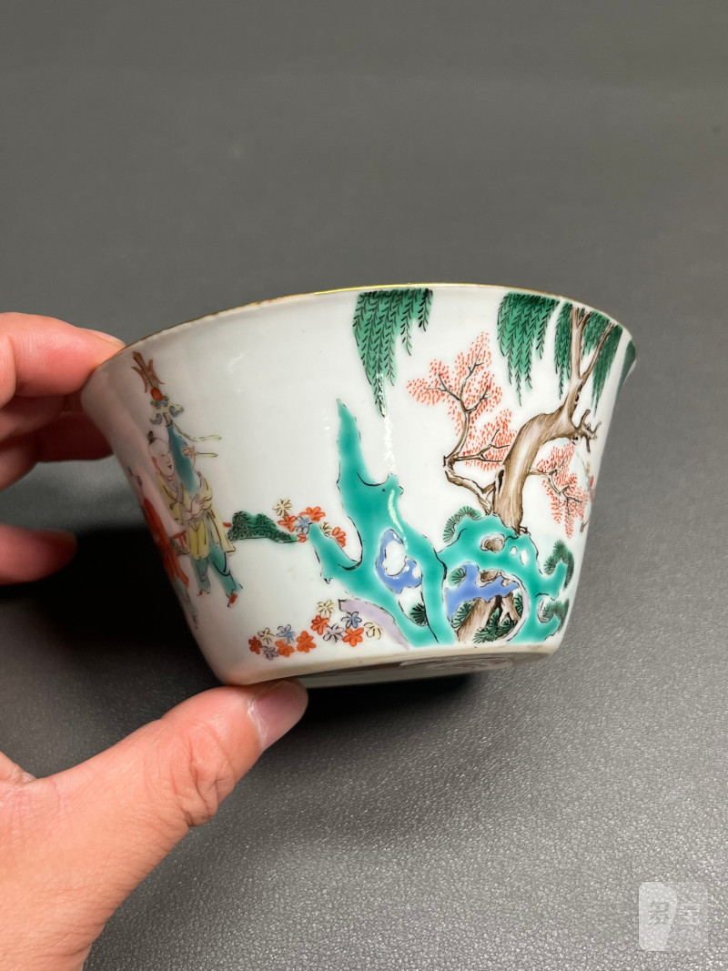 清嘉庆  粉彩婴戏图马蹄杯 - 图8